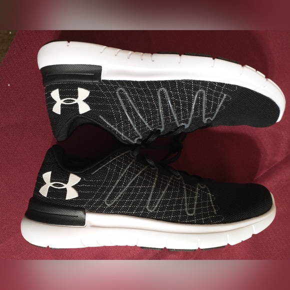 New in Box Under Armour Black Athletic Sneakers - Picture 9 of 13